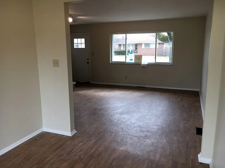 1216 Shanley Dr — Photo 6