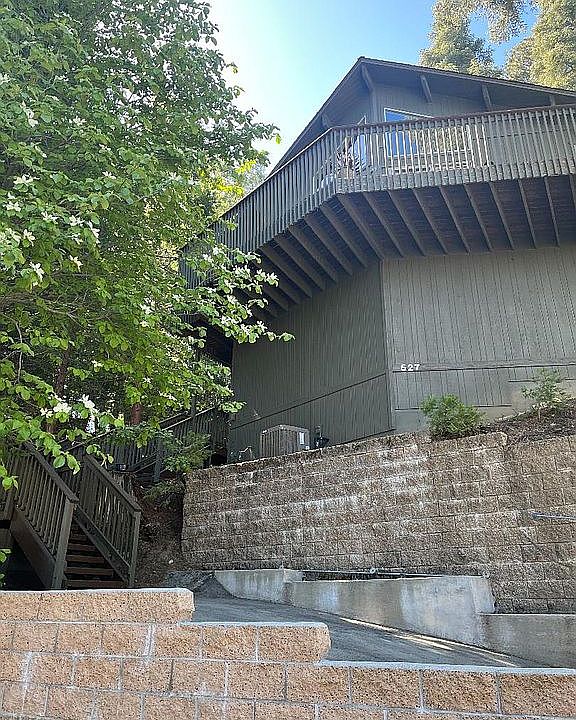 2nd image of 527 Sunderland Ct
