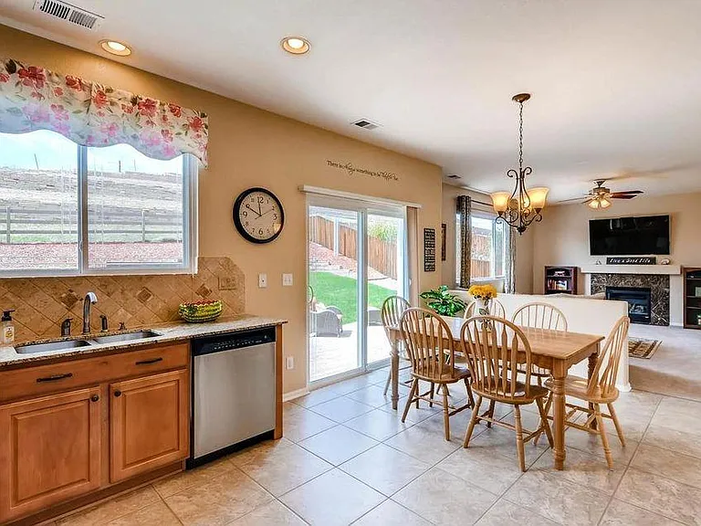 10382 Nottingham Dr — Photo 21