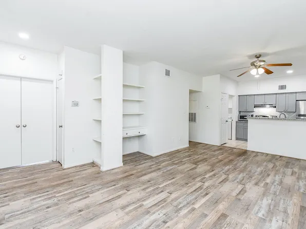 2626 Holly Hall St APT 307, Houston, TX 77054