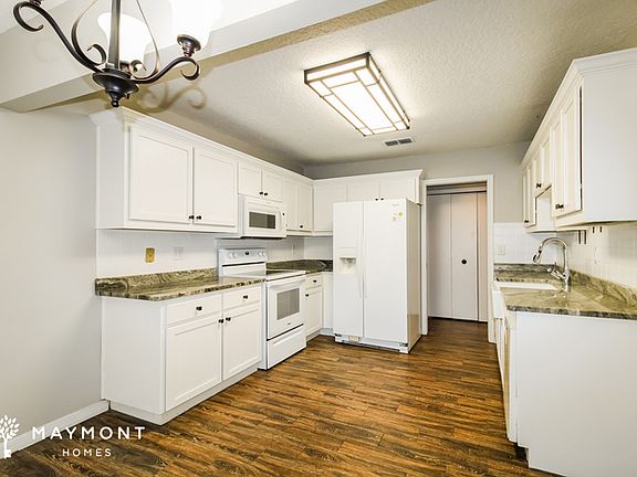 5th image of 34498 Cedarfield Dr