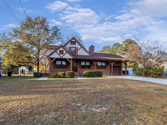 3rd image of 40 White Oak Dr