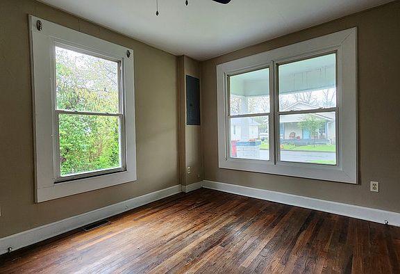2nd image of 1715 Mary St