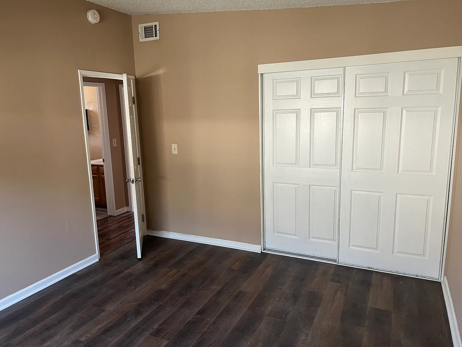 3 bed, 1.5 bath, $2,987 — Photo 4