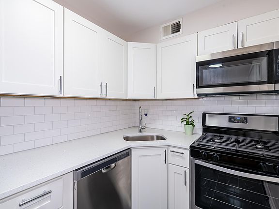 2nd image of 3217 Russell Blvd APT 13