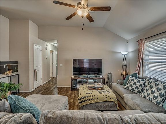 4th image of 12817 Heritage Oaks Dr