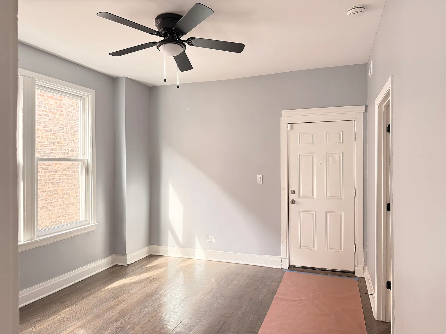 2 bed, 800 sqft, $1,600 — Photo 2