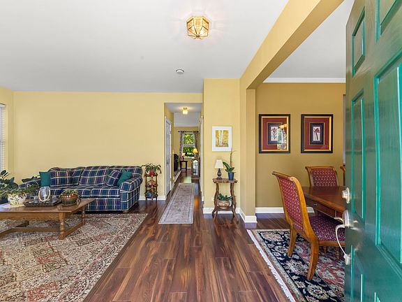 2nd image of 200 Brompton Ct