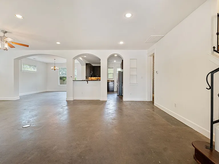 5608 Grover Ave — Photo 4