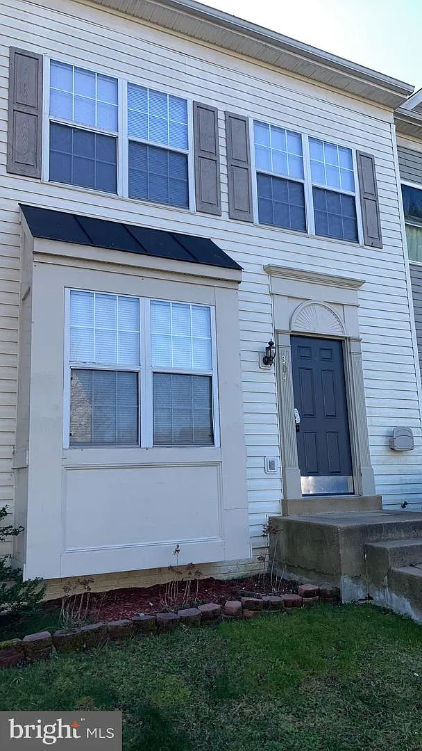 3 bed, 3.5 bath, 2366 sqft, $2,500 — Photo 1