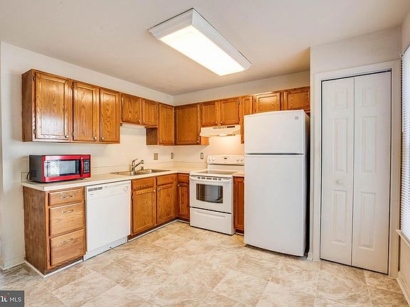 3rd image of 111 Ben Neuis Pl