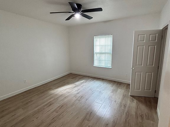 5th image of 4302 Montie St