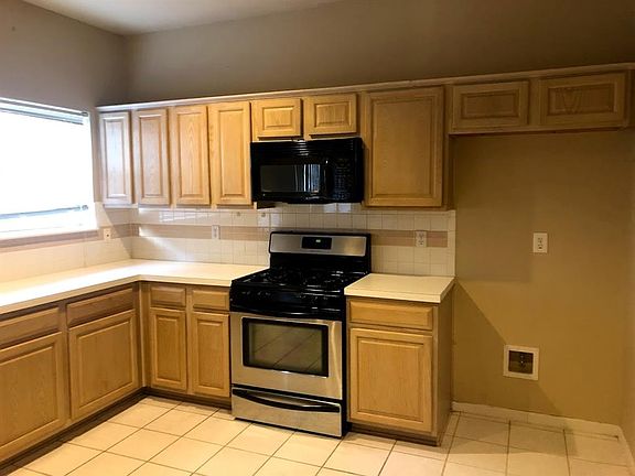 4th image of 1337 El Camino Village Dr #B