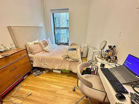 4th image of 63 Bank St APT 4C