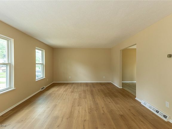 4th image of 36982 S Lake Shore Blvd