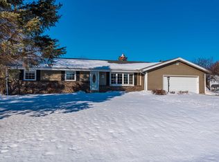 W285N6781 Parker Pl, Hartland, WI 53029