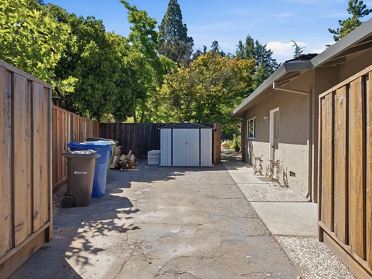 13565 Wendy Ln — Photo 34