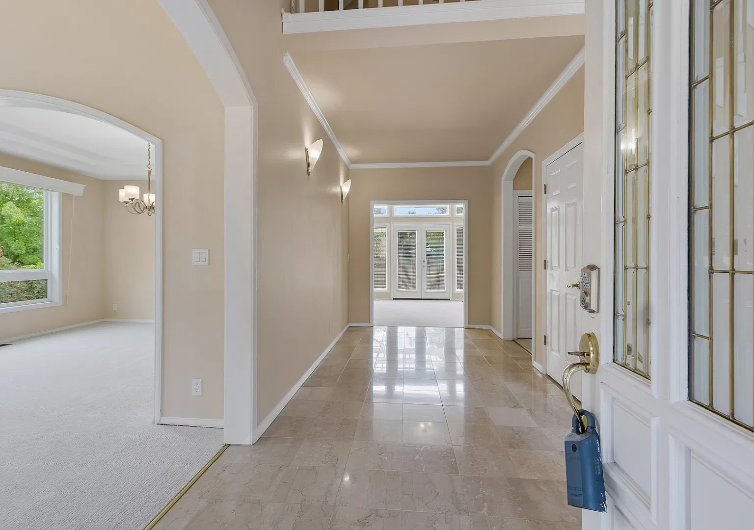 Extravagant Custom Home in Olympia — Photo 4