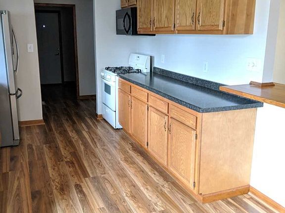 3rd image of 44 Dennison Dr