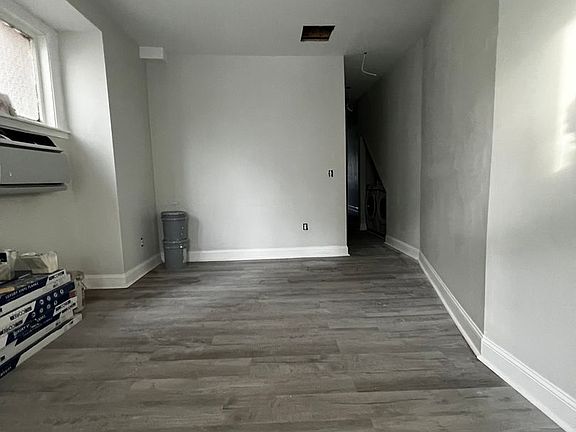 5th image of 4931 Walnut St #5020