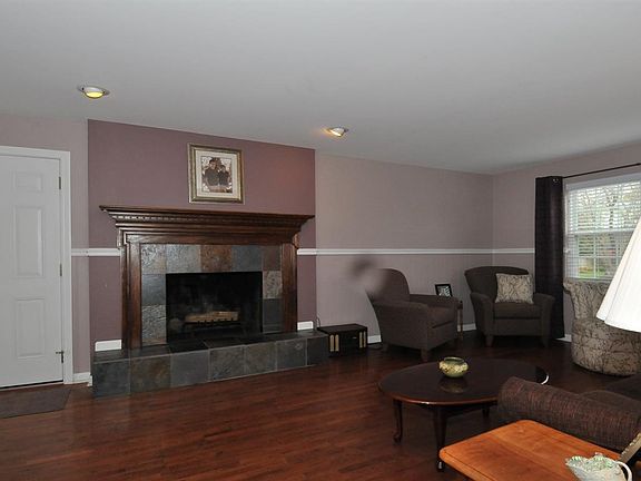 3rd image of 2437 Cecelia Dr