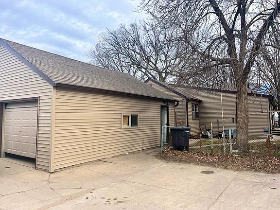 4th image of 219 N Cedar Ave