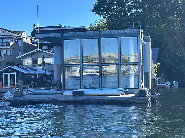 Ideal end-of-dock position