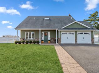 77 Shore Dr S, Copiague, NY 11726