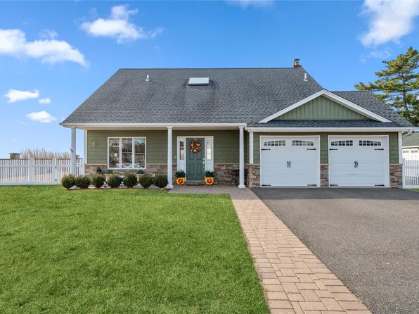 77 Shore Drive S, Copiague, NY 11726