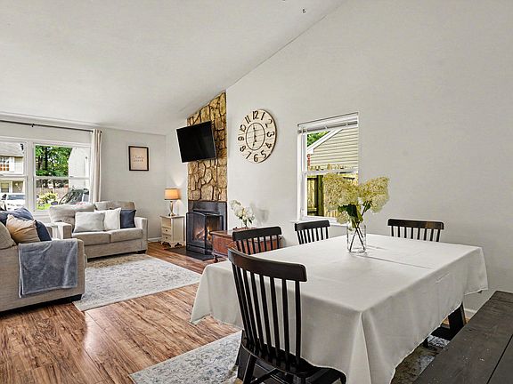 3rd image of 436 Winterberry Dr