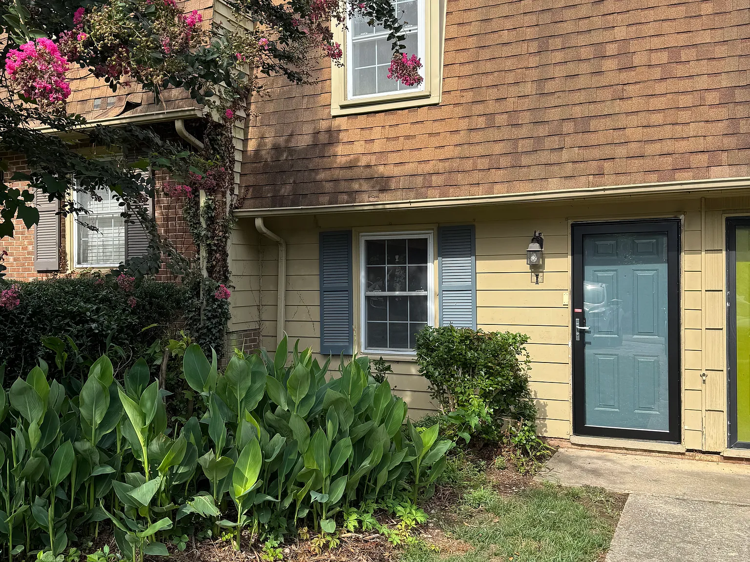 2 bed, 1.5 bath, 1056 sqft, $1,400 — Photo 1