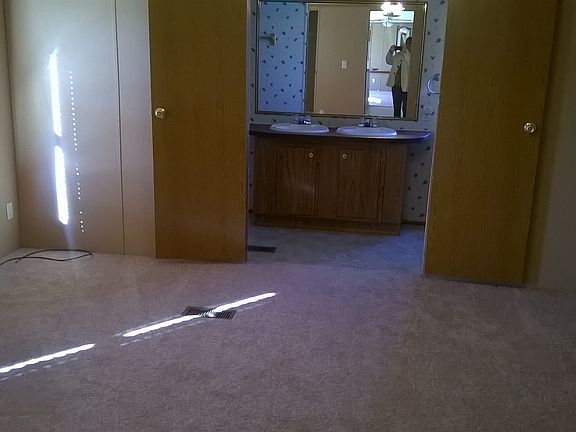 5th image of 1016 S 75th Ter