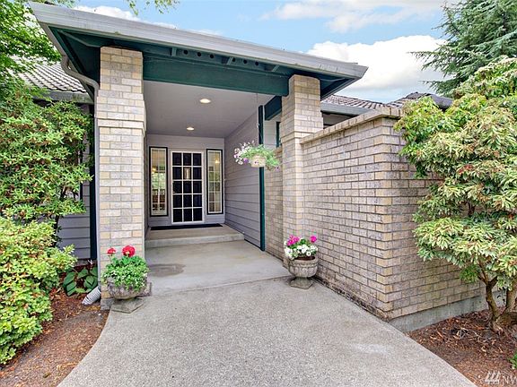 2nd image of 2226 27th Pl SE