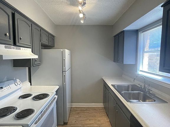 3rd image of 9526 Contessa Dr APT 6