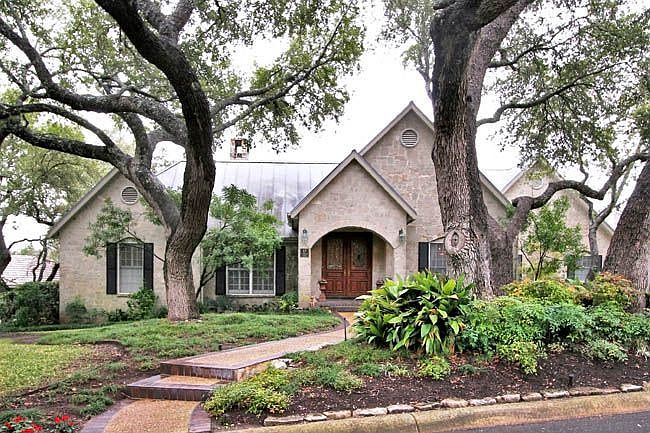 1st image of 17 Camden Oaks