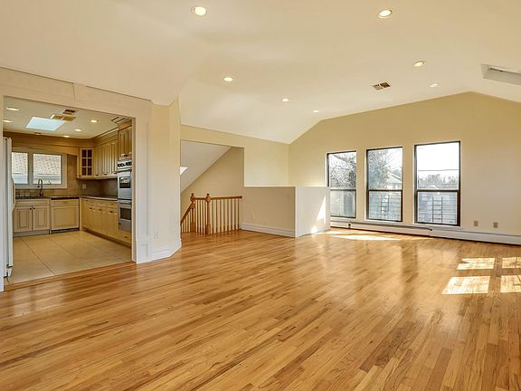 4th image of 33 Van Nostrand Ave