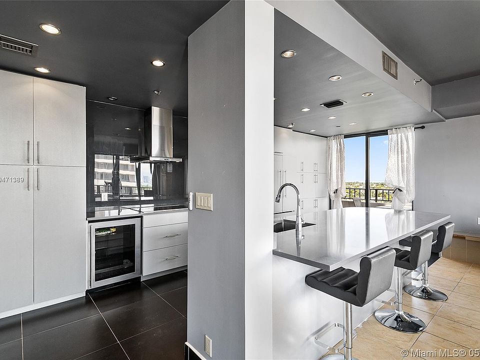 1st image of 201 Crandon Blvd APT 1000