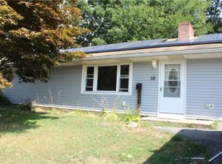 38 Torrington Dr, Warwick, RI 02889