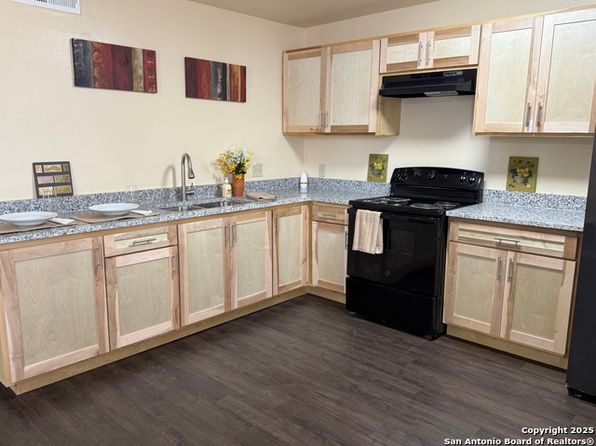 120 Delmar St #203