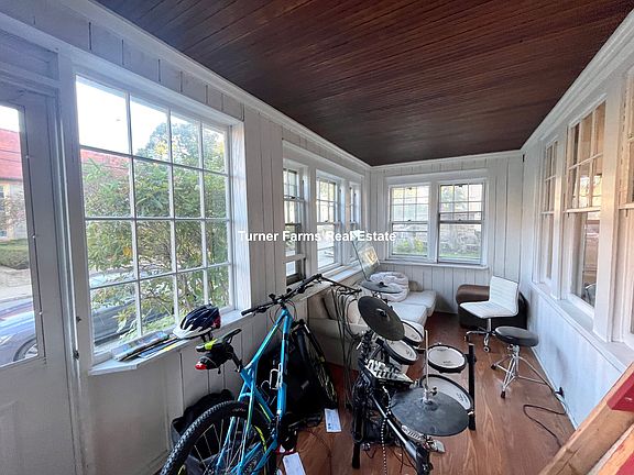 3rd image of 35 Saint Clements Rd #R