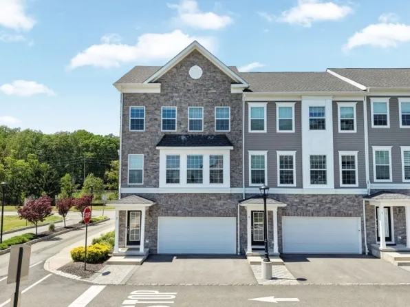 2 Doherty Way, Morris Plains Boro, NJ 07950