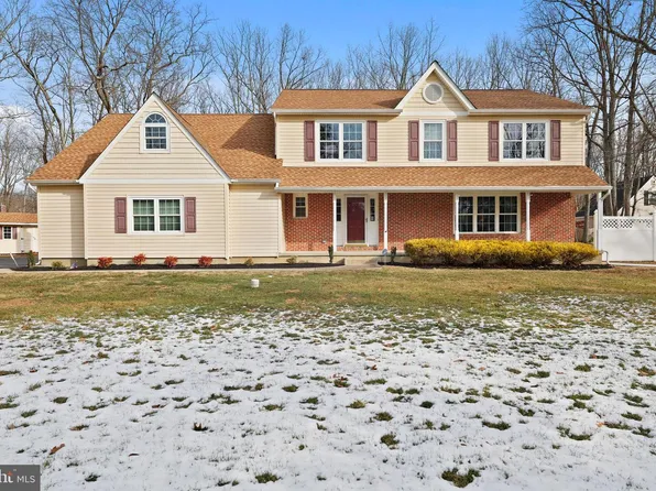 2 Packenah Trl, Shamong, NJ 08088