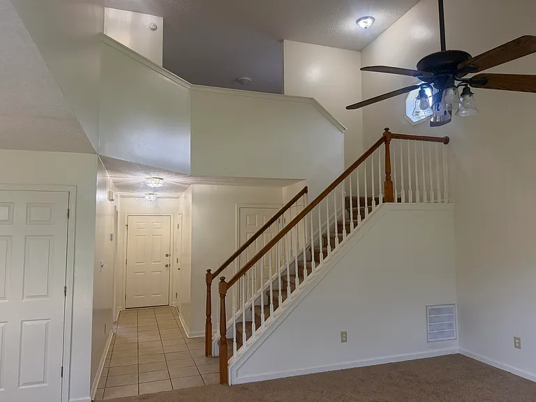 541 Lidian Ct — Photo 4