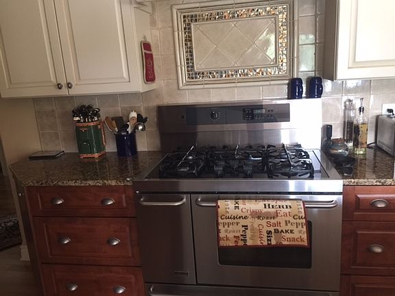 4th image of 12500 Horseshoe Dr NE