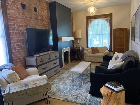 4th image of 127 W Cedar Ave #1