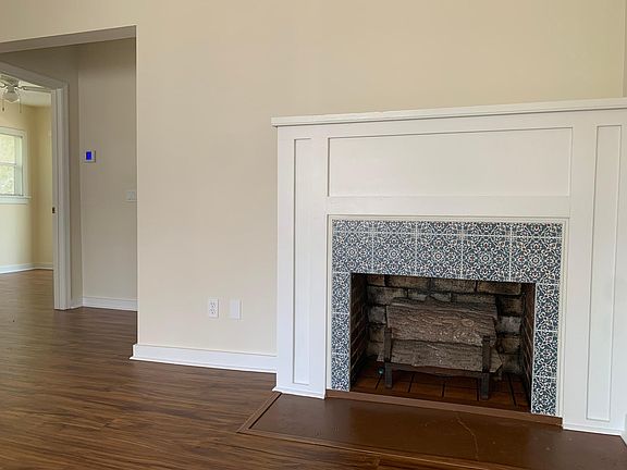4th image of 1601 Poinsettia Ave