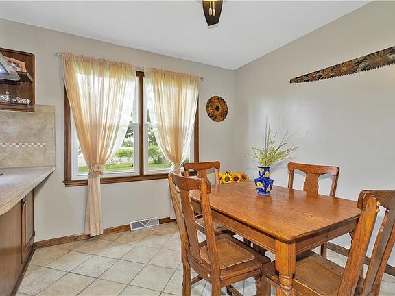 5th image of 513 SW Elwood Dr
