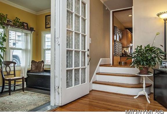 3rd image of 2233 Douglas Cres