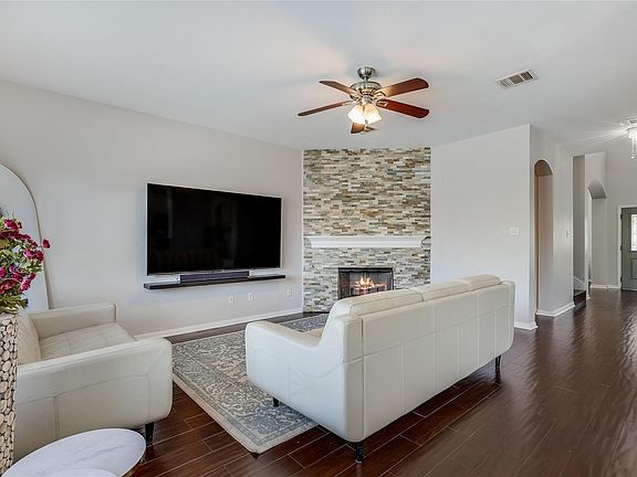 3rd image of 916 Abbeyglen Castle Dr