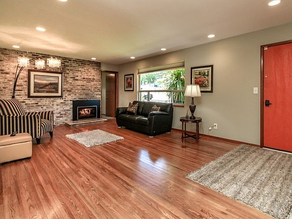 3rd image of 4221 Juniper Dr W